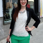 outfit elegante primavera top pizzo risskio pantaloni verde silvian heach tacchi