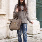 outfit inverno jeans boyfriend maglione oversize shopping bag aldo shoes
