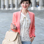 outfit colori pastello pantaloni camicia giacca sandali gardini spirit