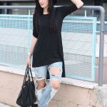 outfit anni novanta ripped jeans cappello nero flatform