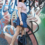 outfit anni novanta gonna jeans sandali ragnetto