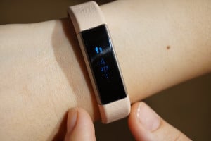 Più salute con Alta HR, il nuovo bracciale di Fitbit: rileva (sempre Più salute con Alta HR, il nuovo bracciale di Fitbit: rileva (sempre