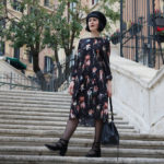 stile parigino outfit vestito fiori basco