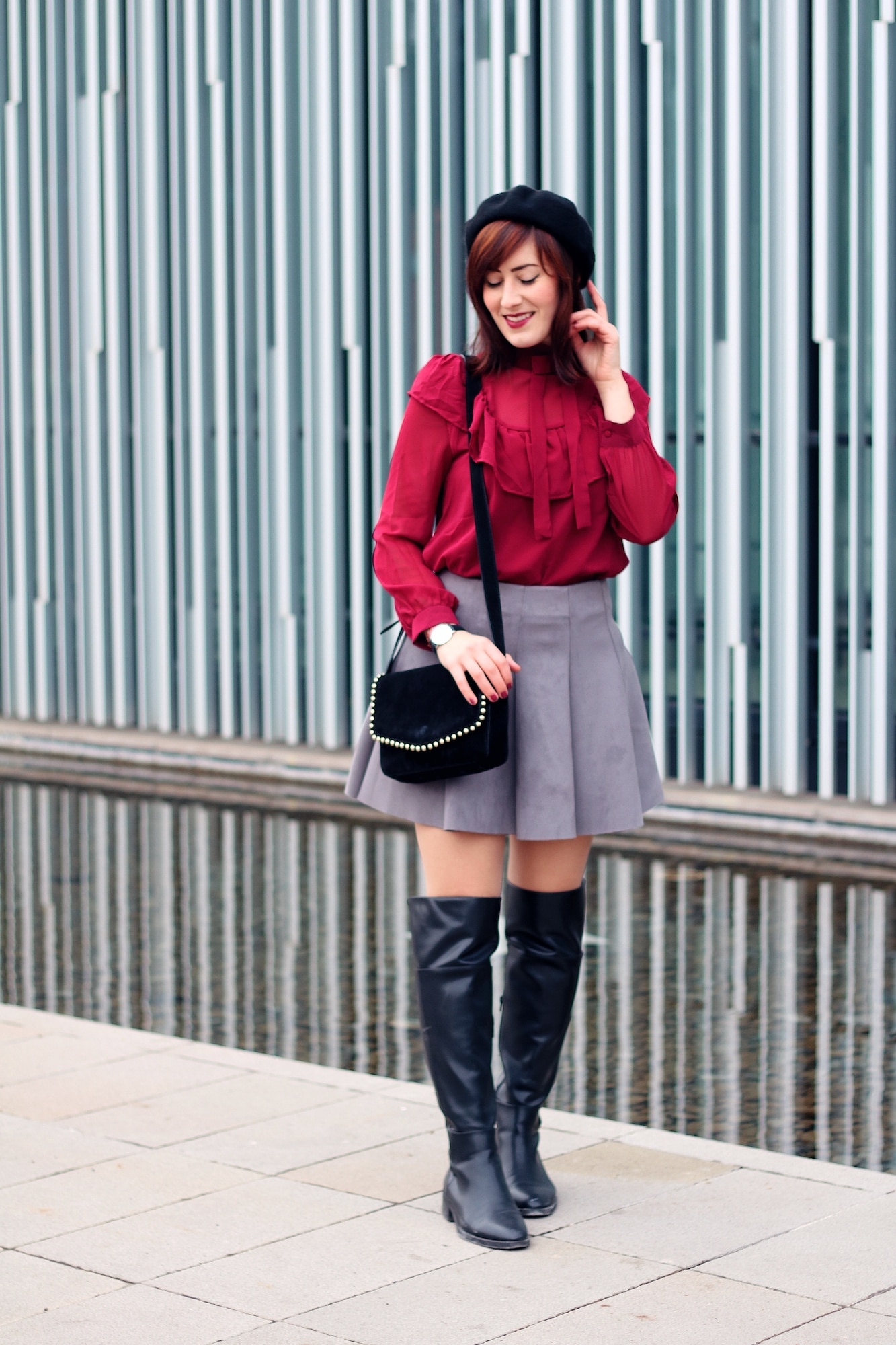 Un outfit bon ton per l inverno con stivali sopra il ginocchio